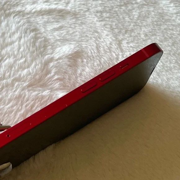 iPhone 13 red